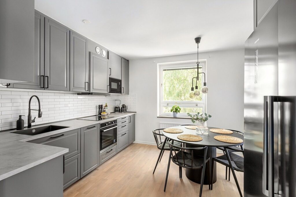 Creating a Solid Long-Term Rental Agreement for Your Villa