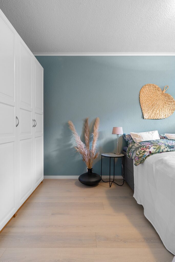 How to Choose the Right Textiles for a Tropical Villa