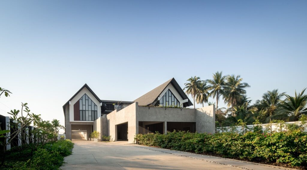 How to Set the Right Price for Your Villa's Long-Term Rental