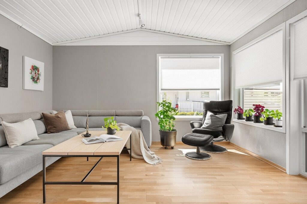 Tropical minimalism design trend showcasing sleek architecture in a tropical climate.